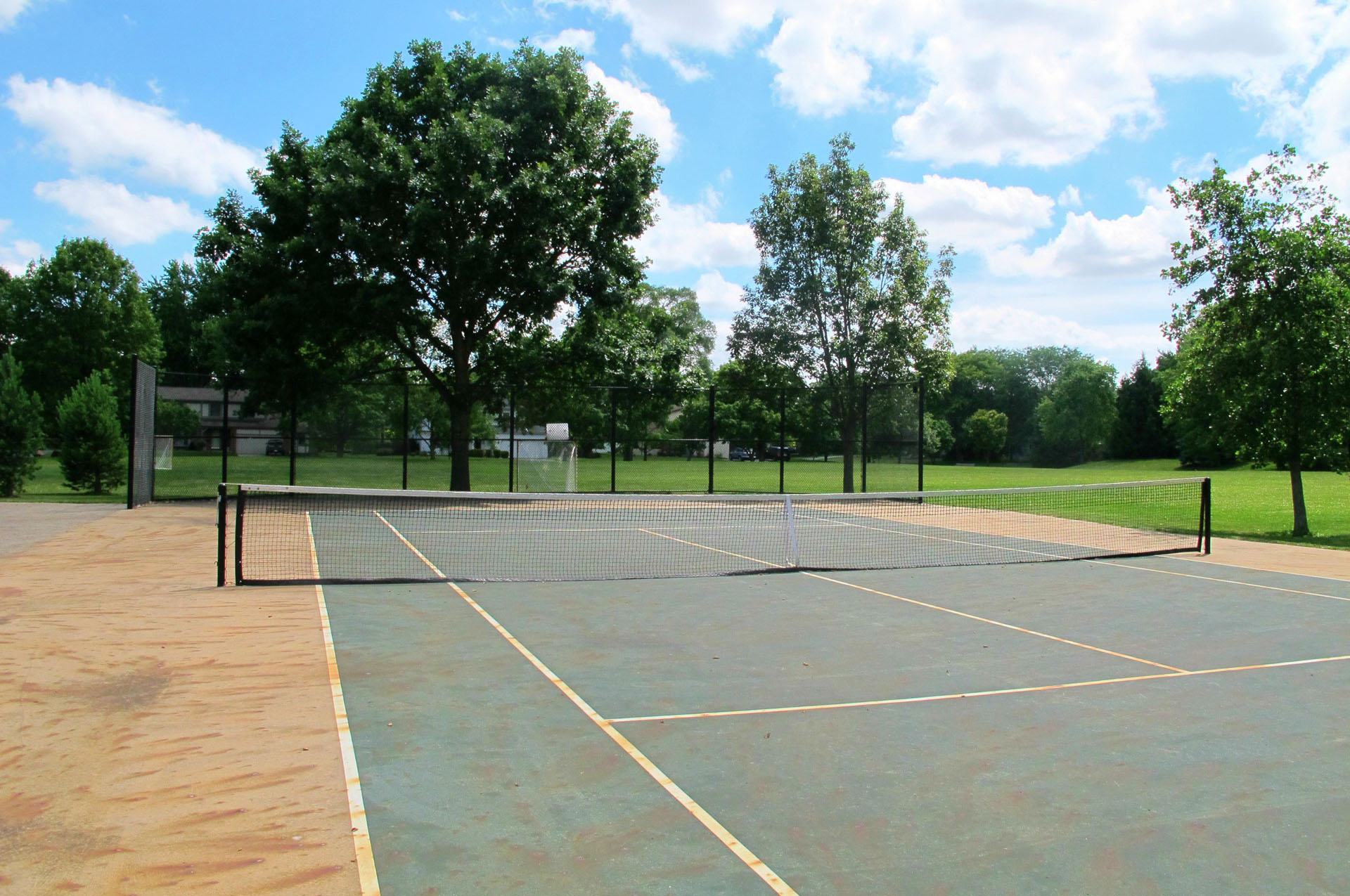 Sunny 95 Tennis Courts